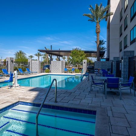 Holiday Inn Express & Suites - Gilbert - Mesa Gateway Airport エクステリア 写真