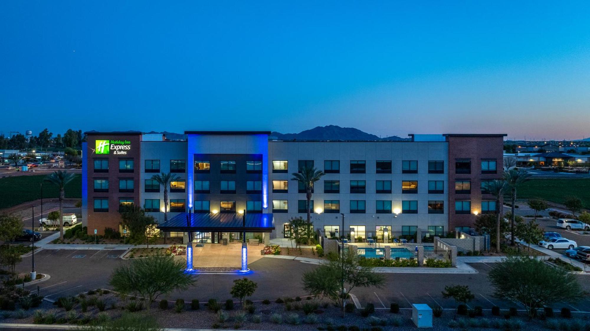 Holiday Inn Express & Suites - Gilbert - Mesa Gateway Airport エクステリア 写真