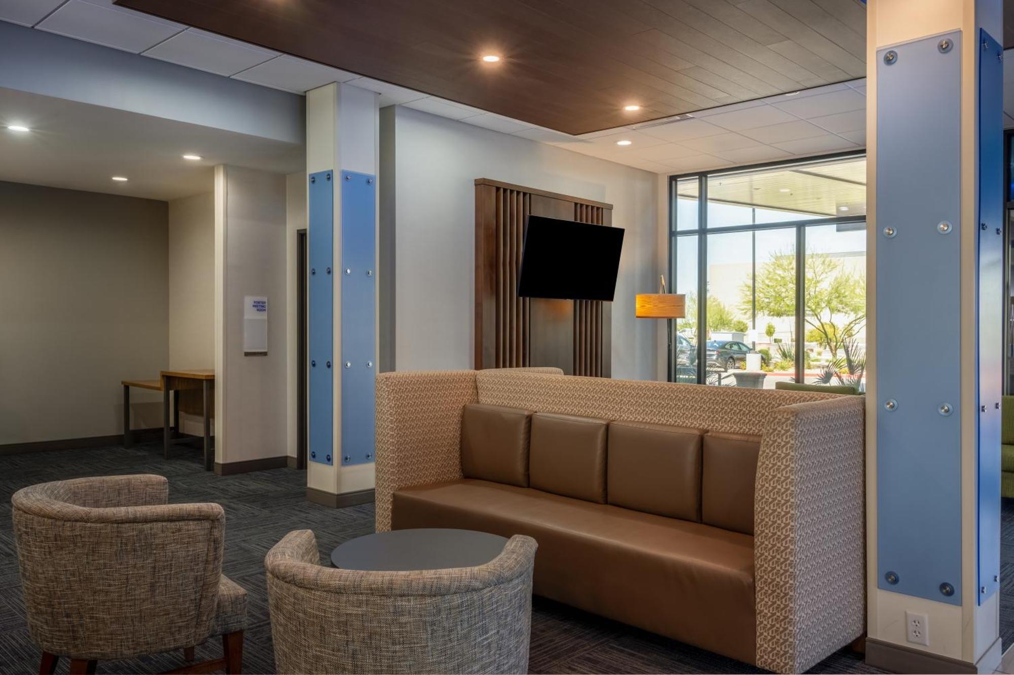Holiday Inn Express & Suites - Gilbert - Mesa Gateway Airport エクステリア 写真