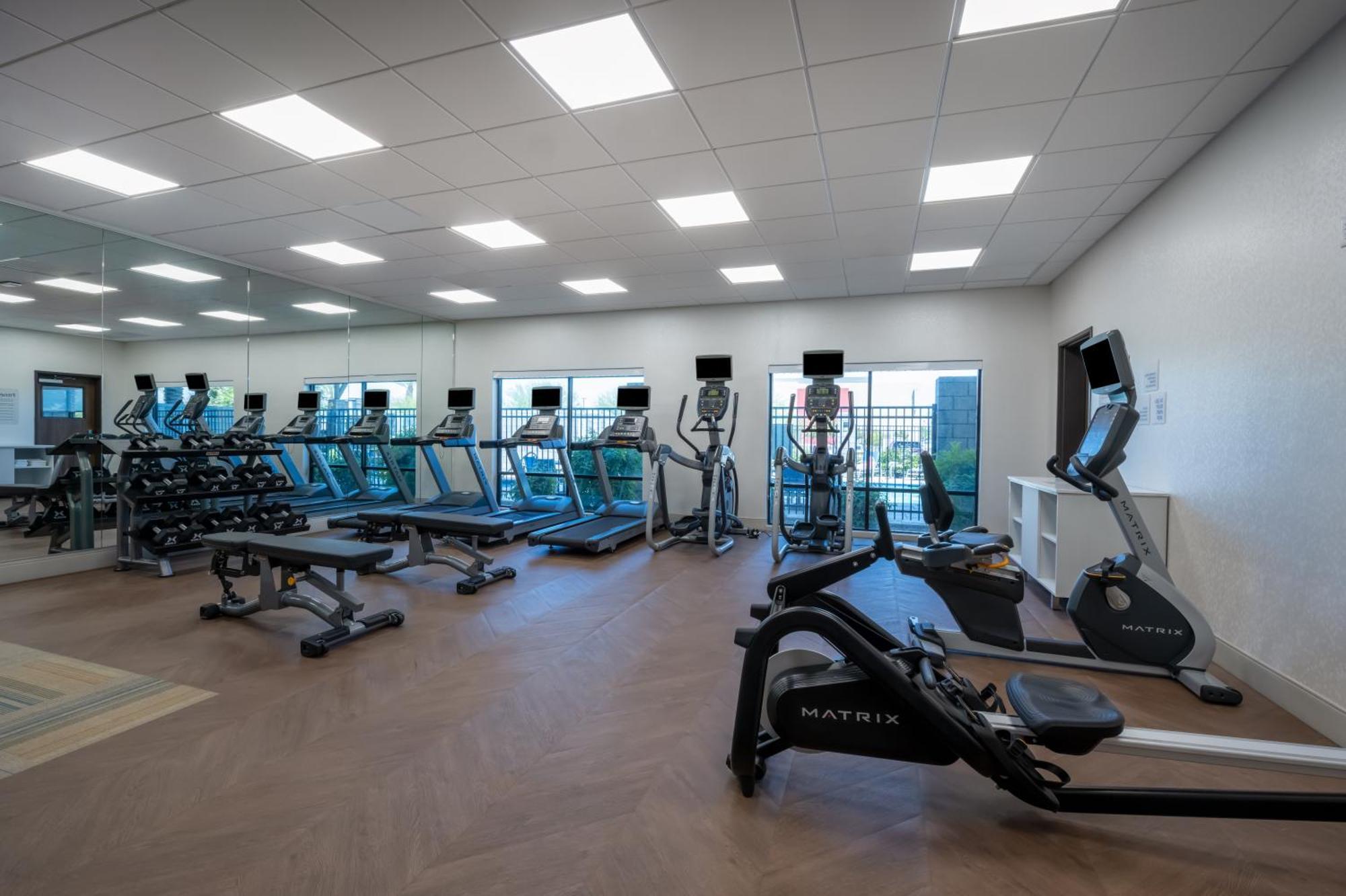 Holiday Inn Express & Suites - Gilbert - Mesa Gateway Airport エクステリア 写真
